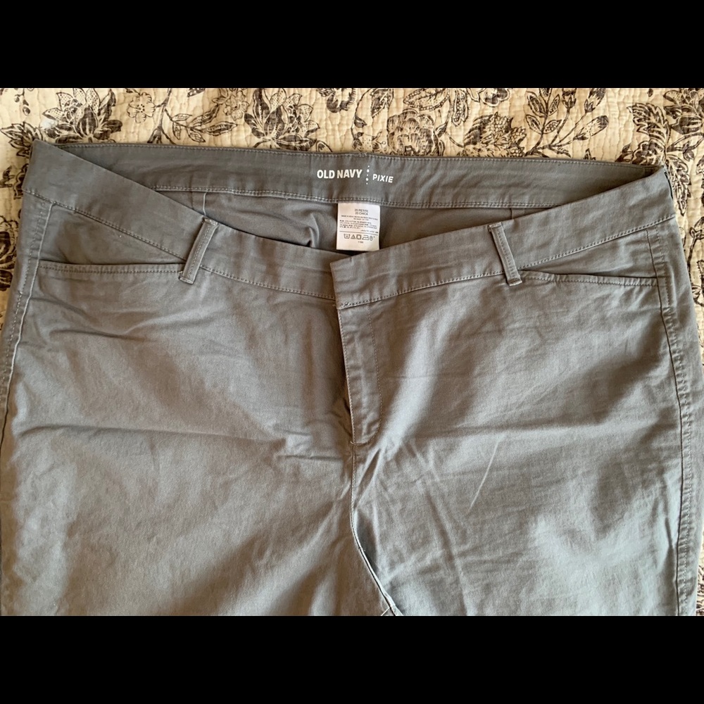 Old Navy Pixie Chino pants